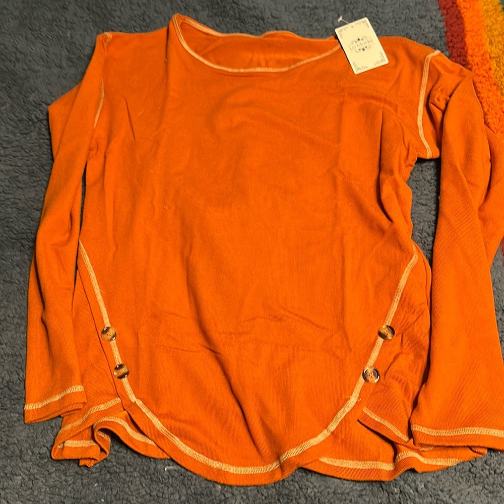 Women’s large burnt orange long sleeve shirt button accents NWT